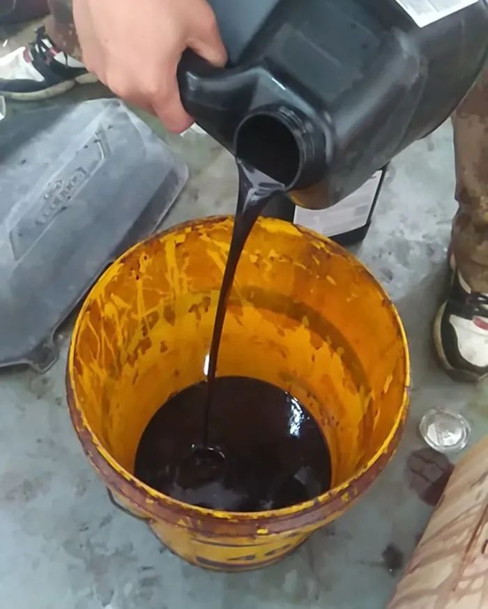 廢機油處理難度大，擺脫“惡臭異味”又有什么方向？.jpg